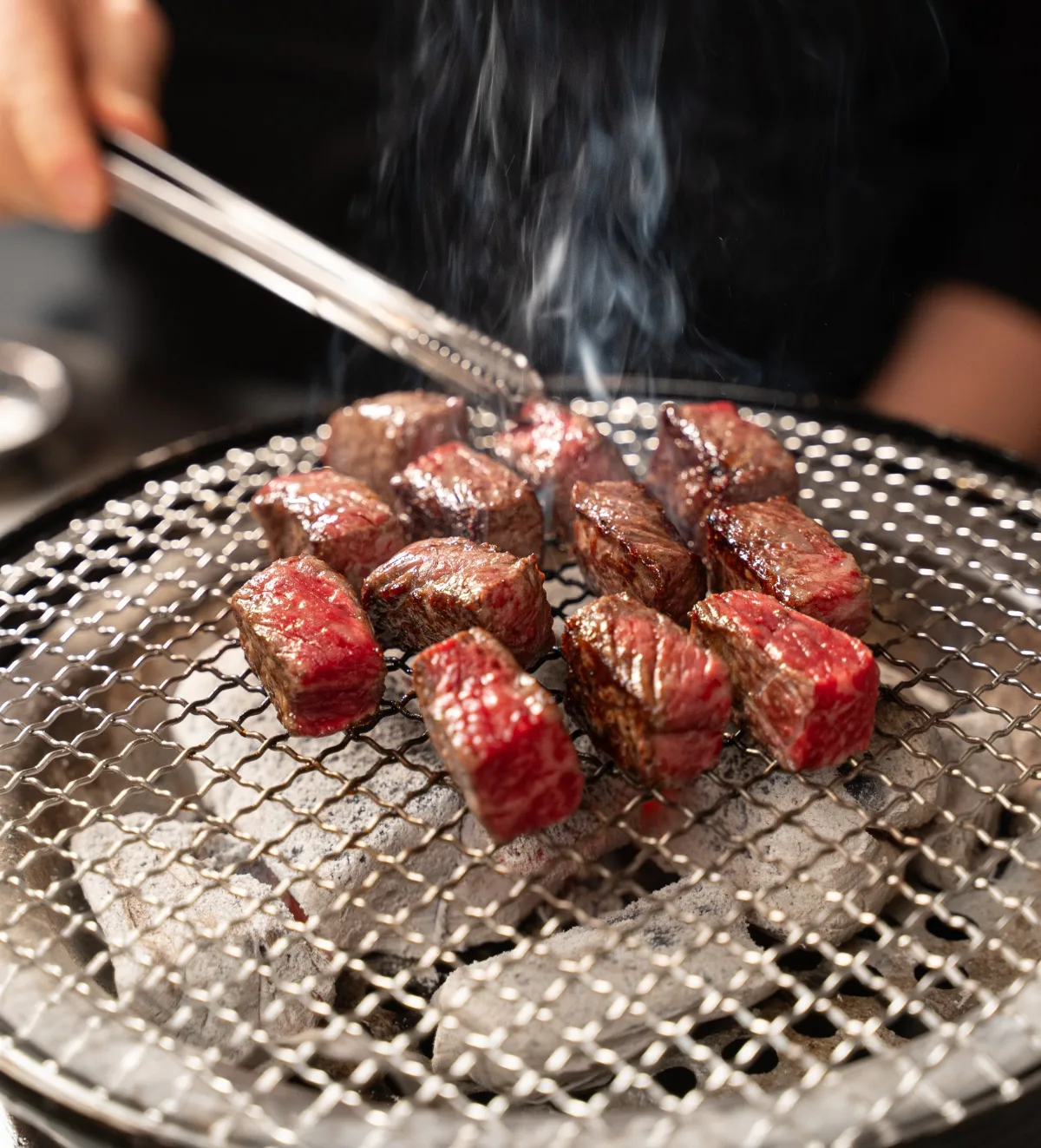 83BeeF 東莱本店 — 網の上で焼く角切り牛肉