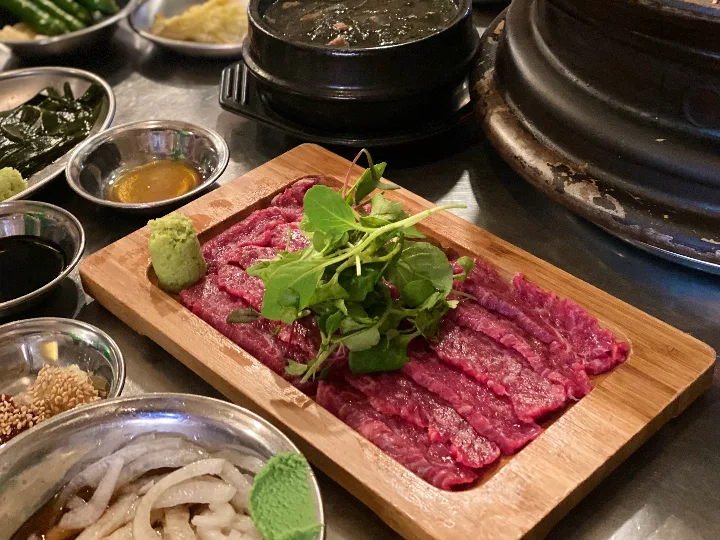 1++ 牛刺し（200g）