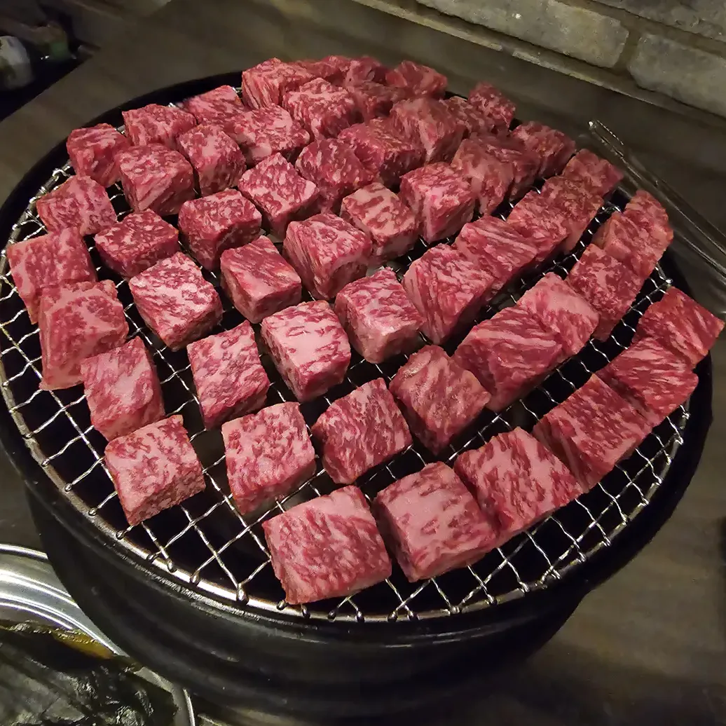 1++ 韓牛の角切りロース（1人前・100g）