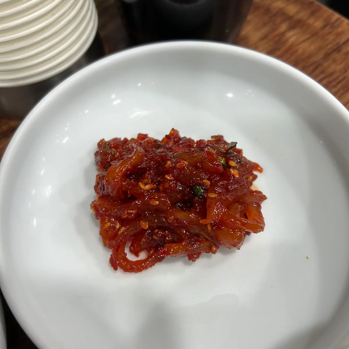 小皿に盛られたイカの塩辛