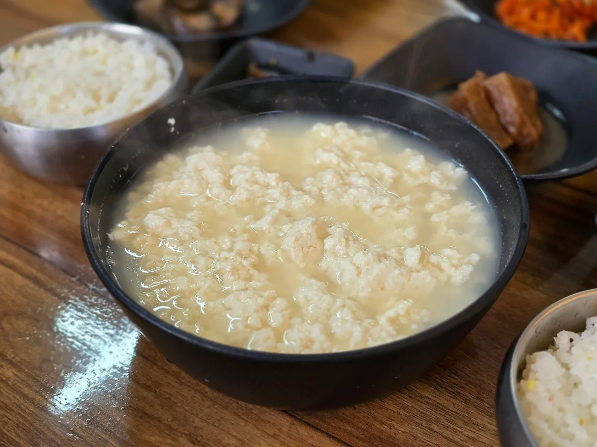 クナムメ・トゥブジプ — 白いスンドゥブとご飯