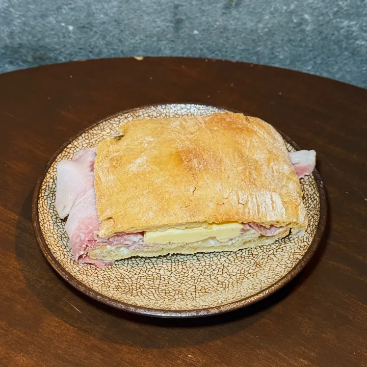 自家製ジャンボンブールのチャバタ