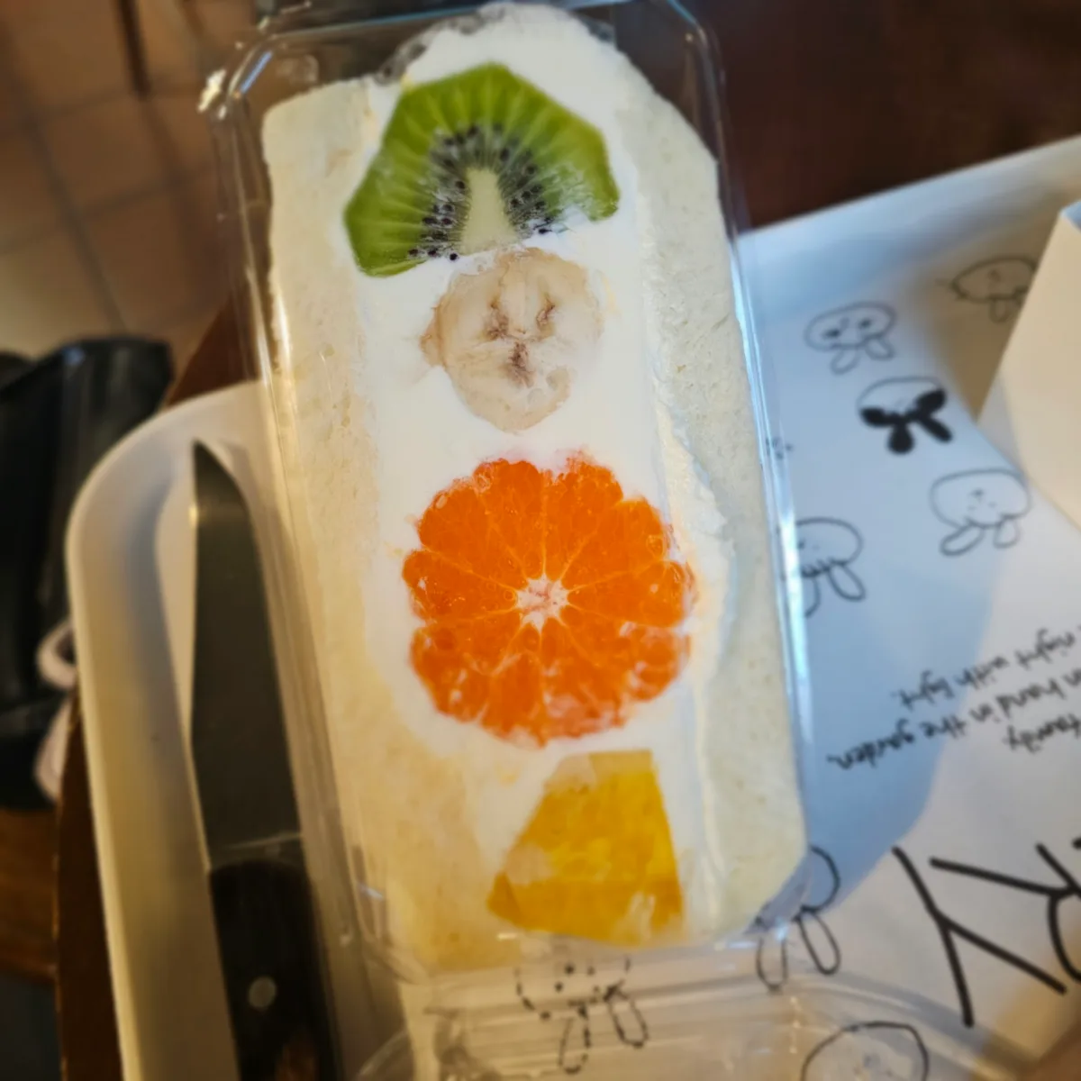 アンシアン — 果物を挟んだクリームサンド