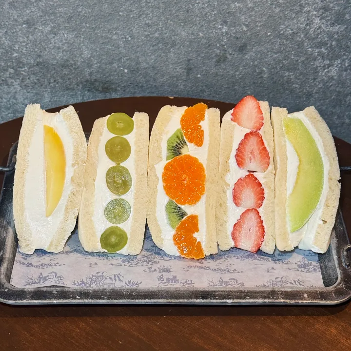 フルーツヨーグルトもちもちサンド