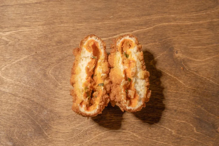 プルダックチーズ揚げパン