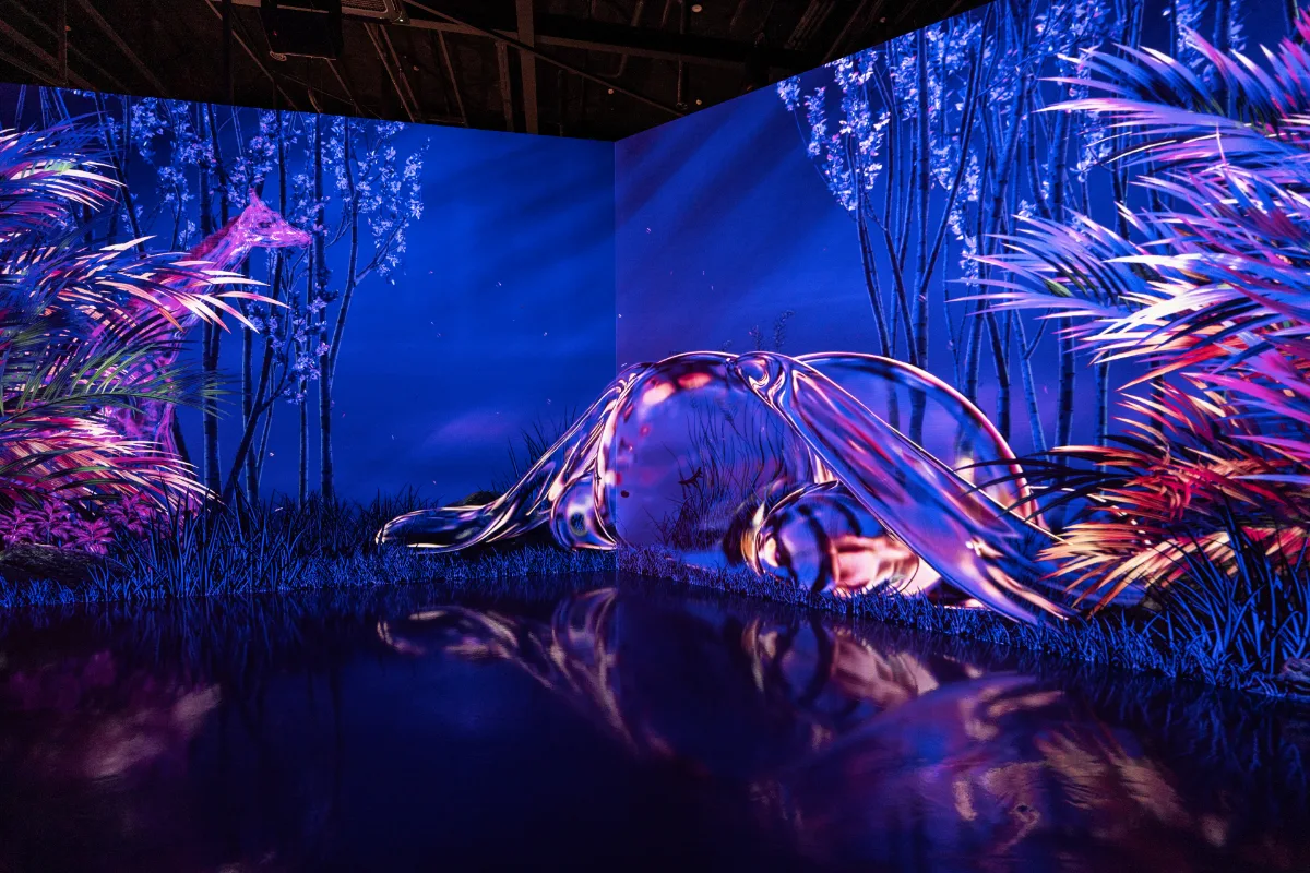 アルテミュージアム済州 — 青い光に染まるジャングルの展示室