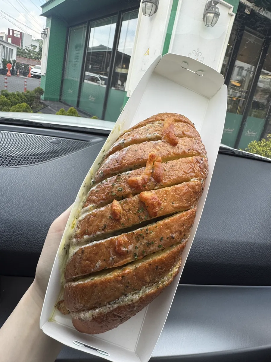 紙箱に入ったマノンバゲット