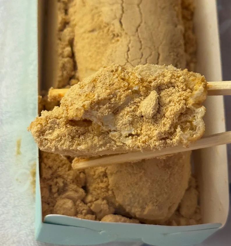 オードランベーカリー 咸徳店 — きな粉とクリームを重ねたパン