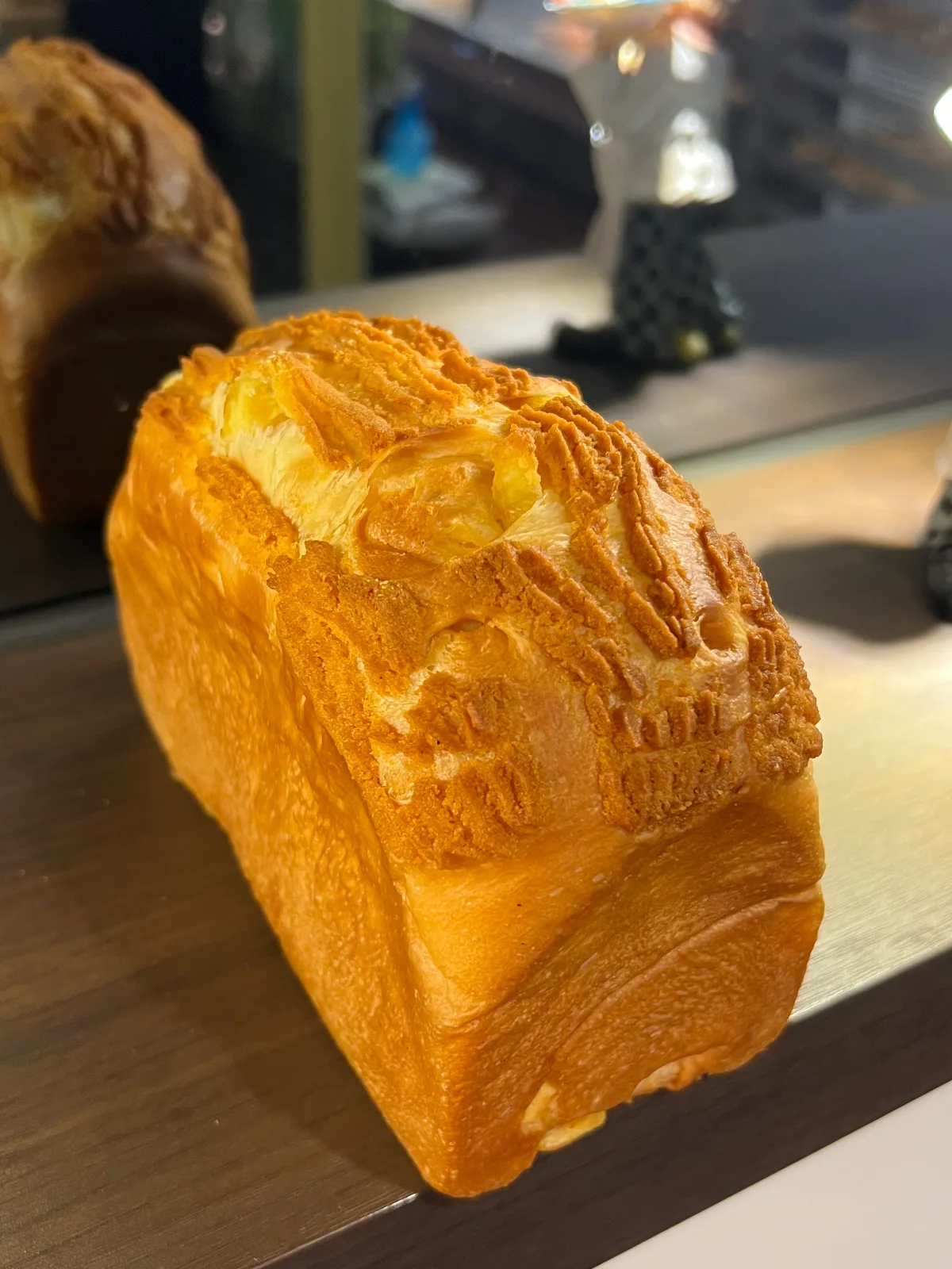 ペックダン — こんがり焼けた山型の栗食パン