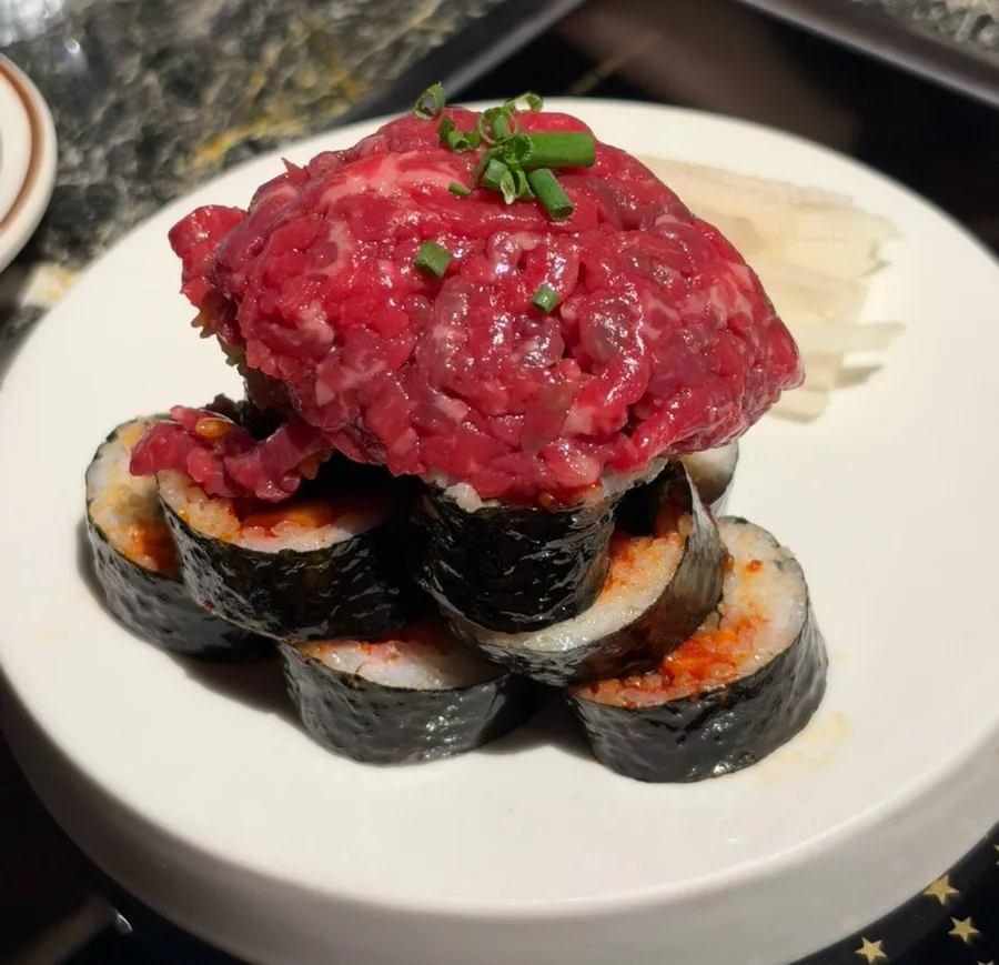 パクス食堂 — ユッケをのせたキンパ