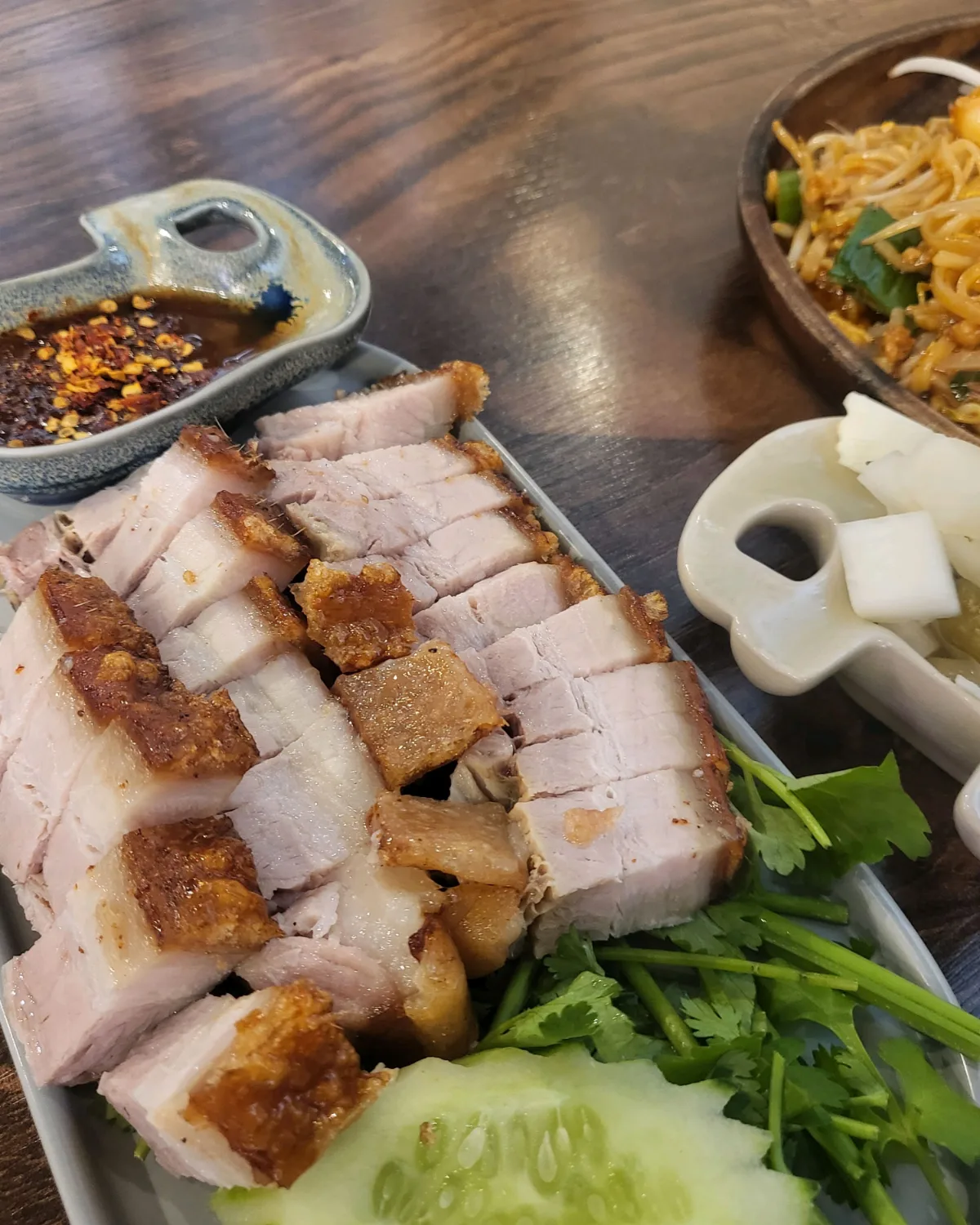 皮付き豚バラを揚げたムークロップ