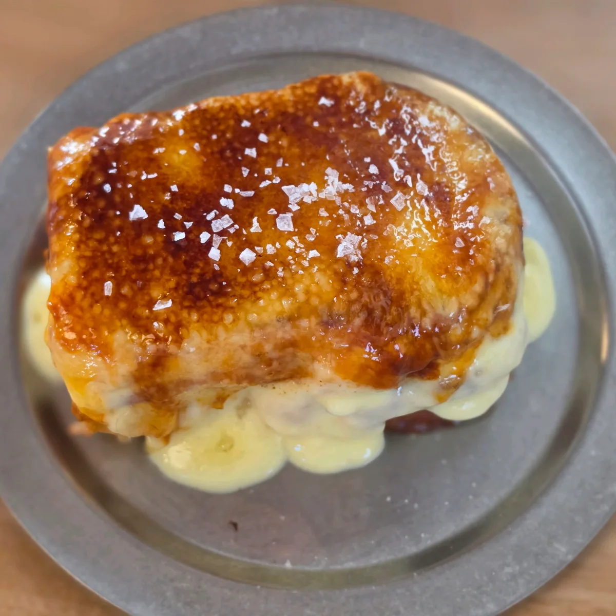 BEEKEND — 焼き目に砂糖が輝くトースト