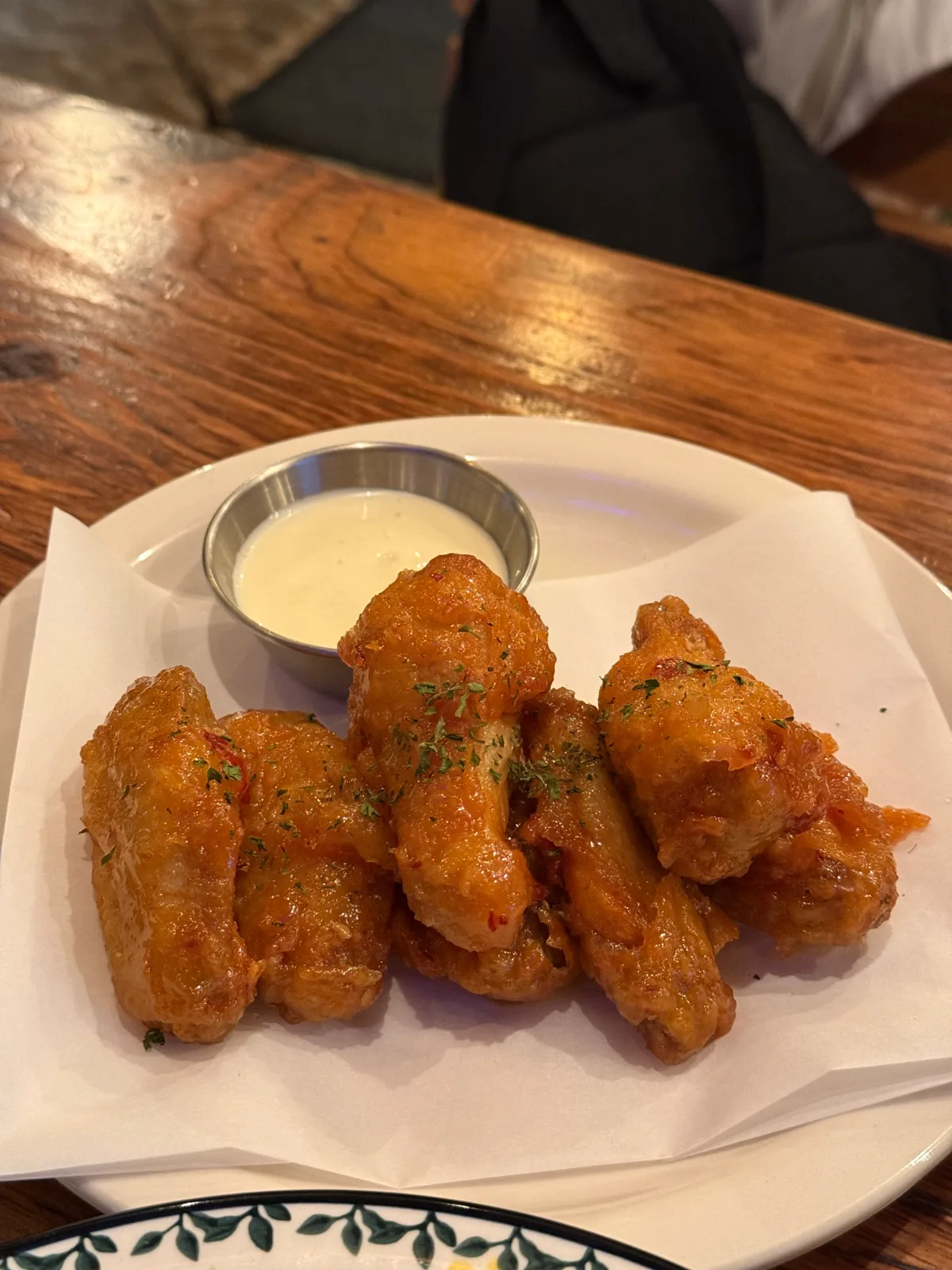 Bermuda Samgakji — ソースをからめたチキンウイング