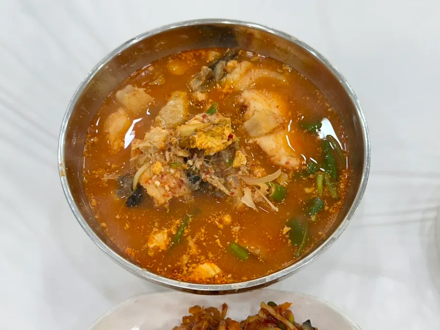 魚の身と青菜が入ったスープ