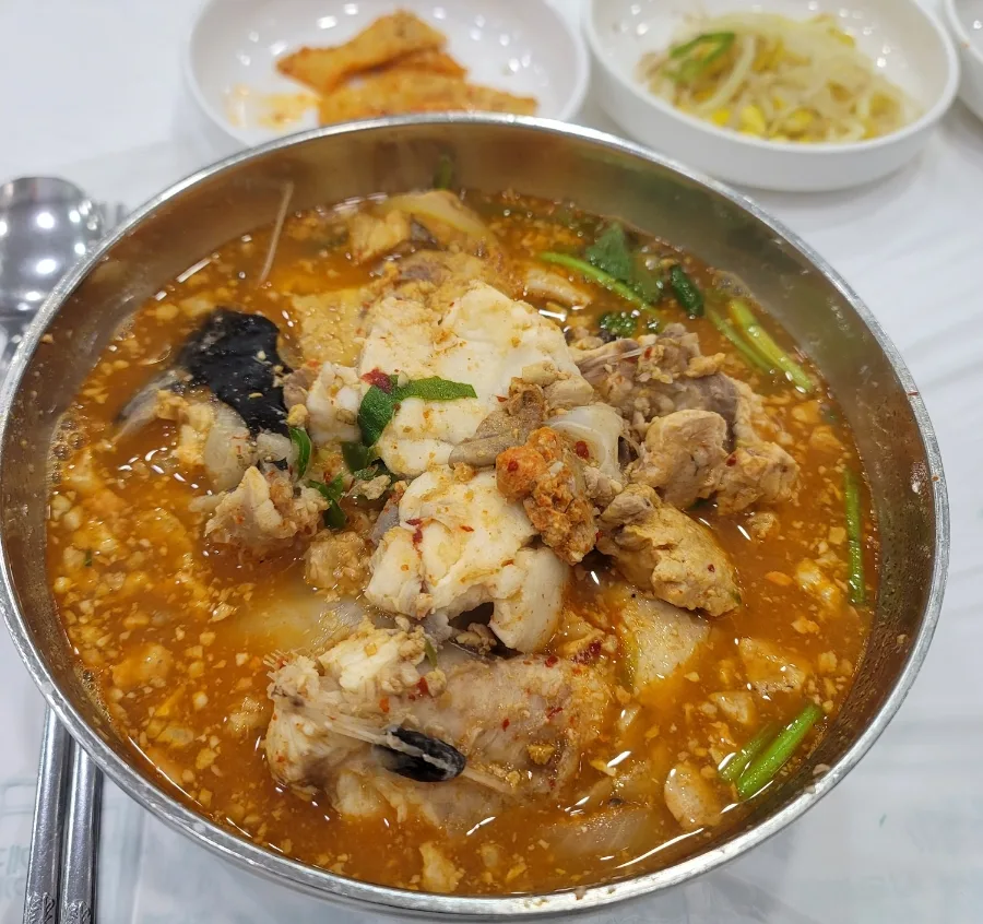 ポッチュン食堂 — 身がたっぷり入った魚のスープ
