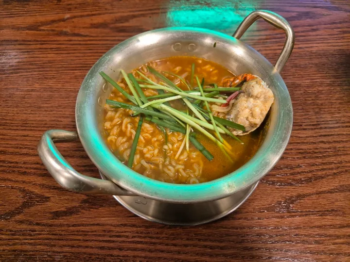 花ガニラーメン