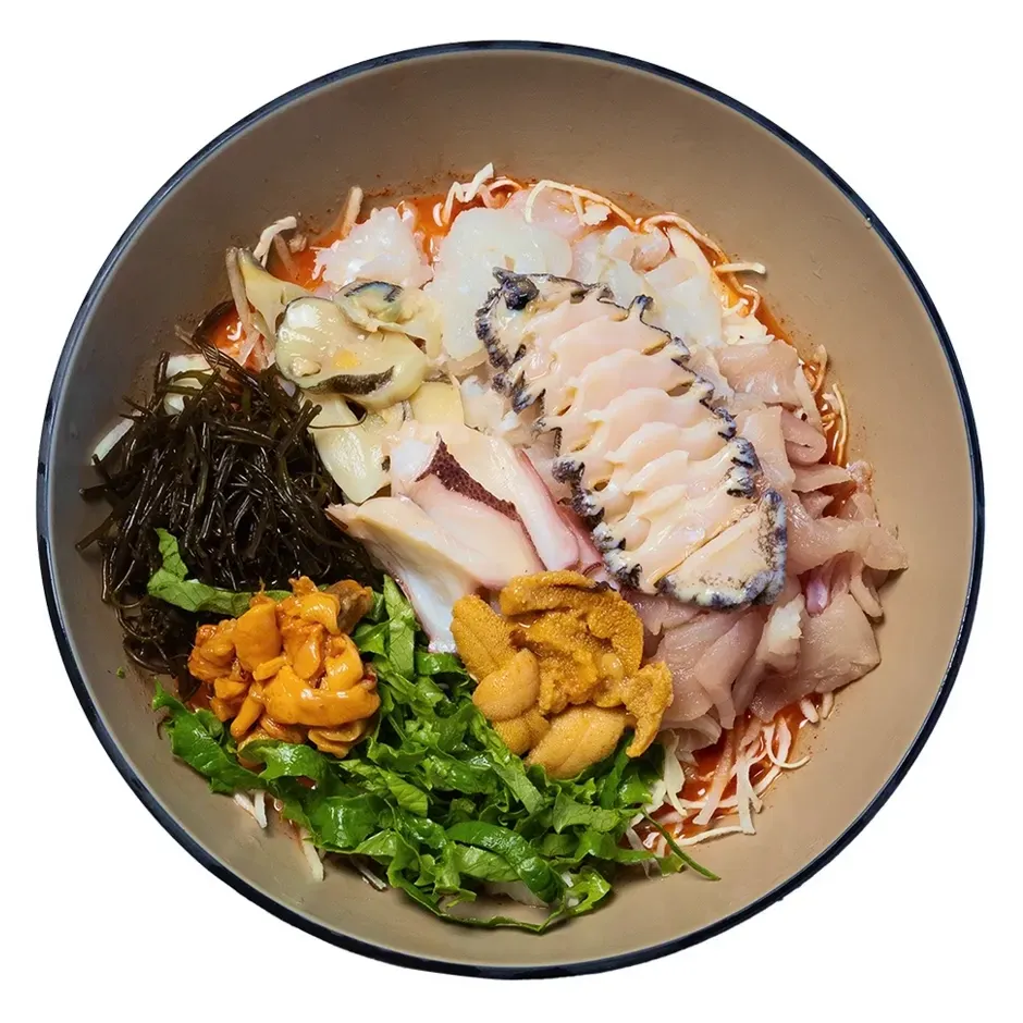 刺身と魚介を盛ったムルフェ