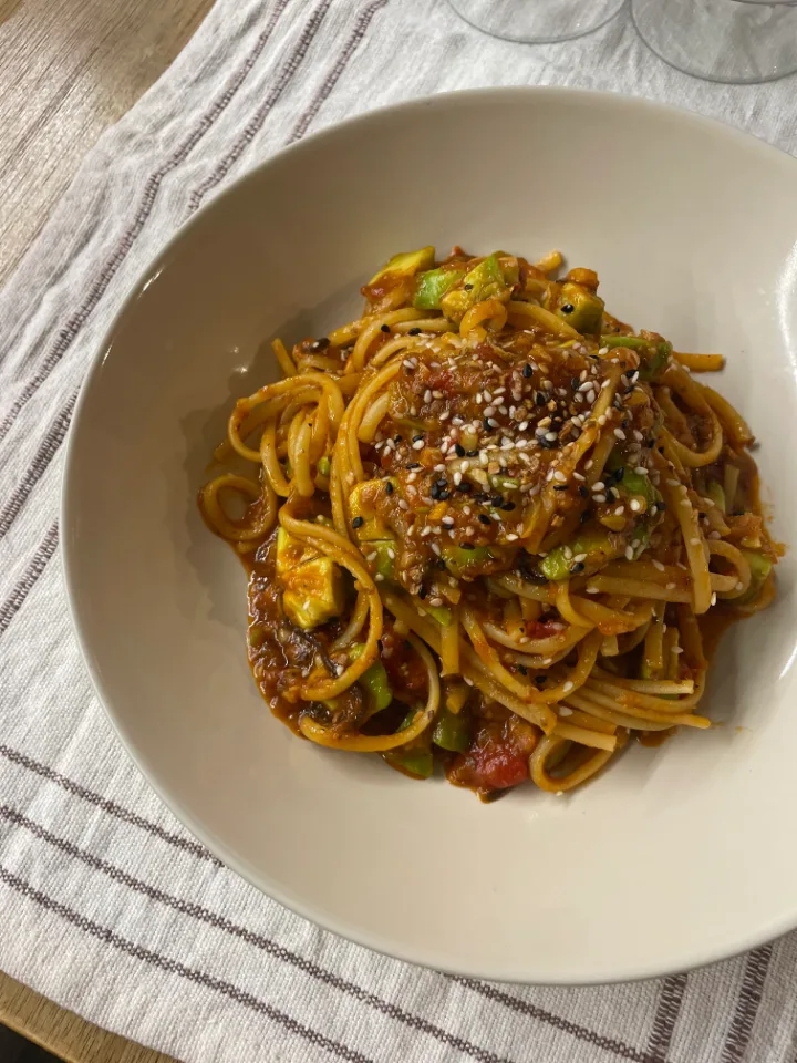アボカドのトマトパスタ
