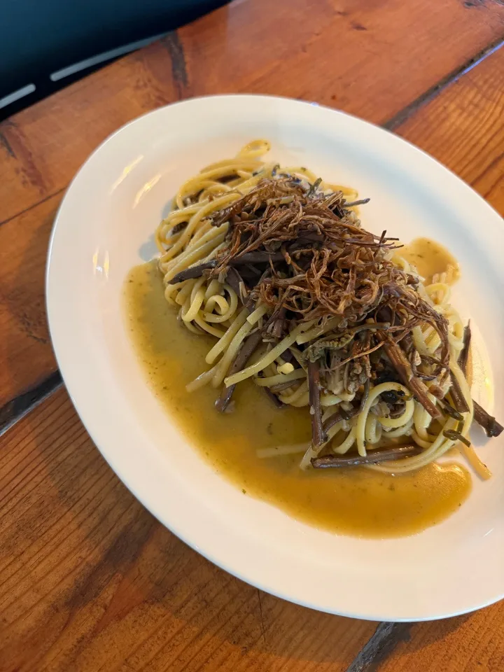 河東産ワラビのパスタ