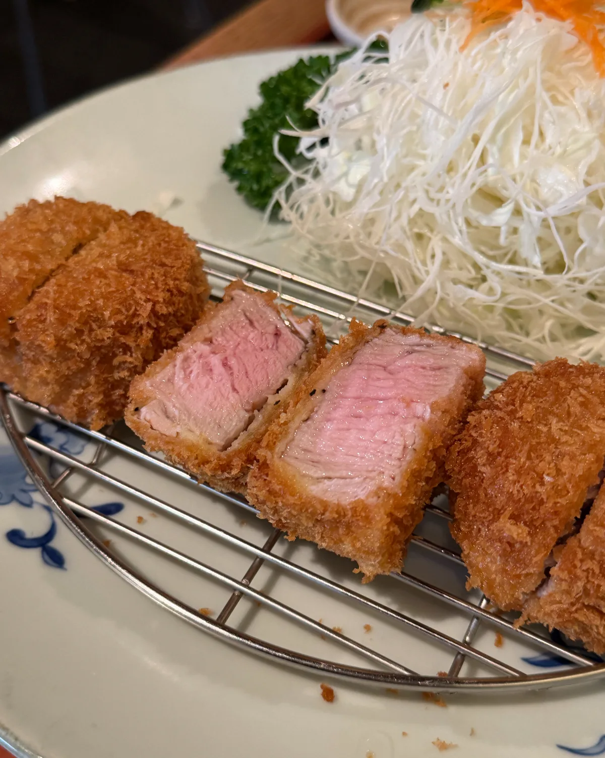 文治郎 サウンズ漢南店 — 断面が見えるヒレカツ