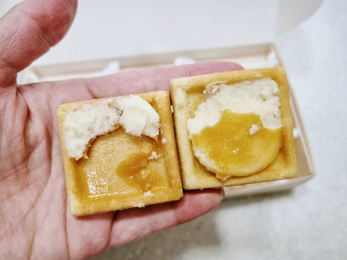 白いクリームとキャラメルの断面