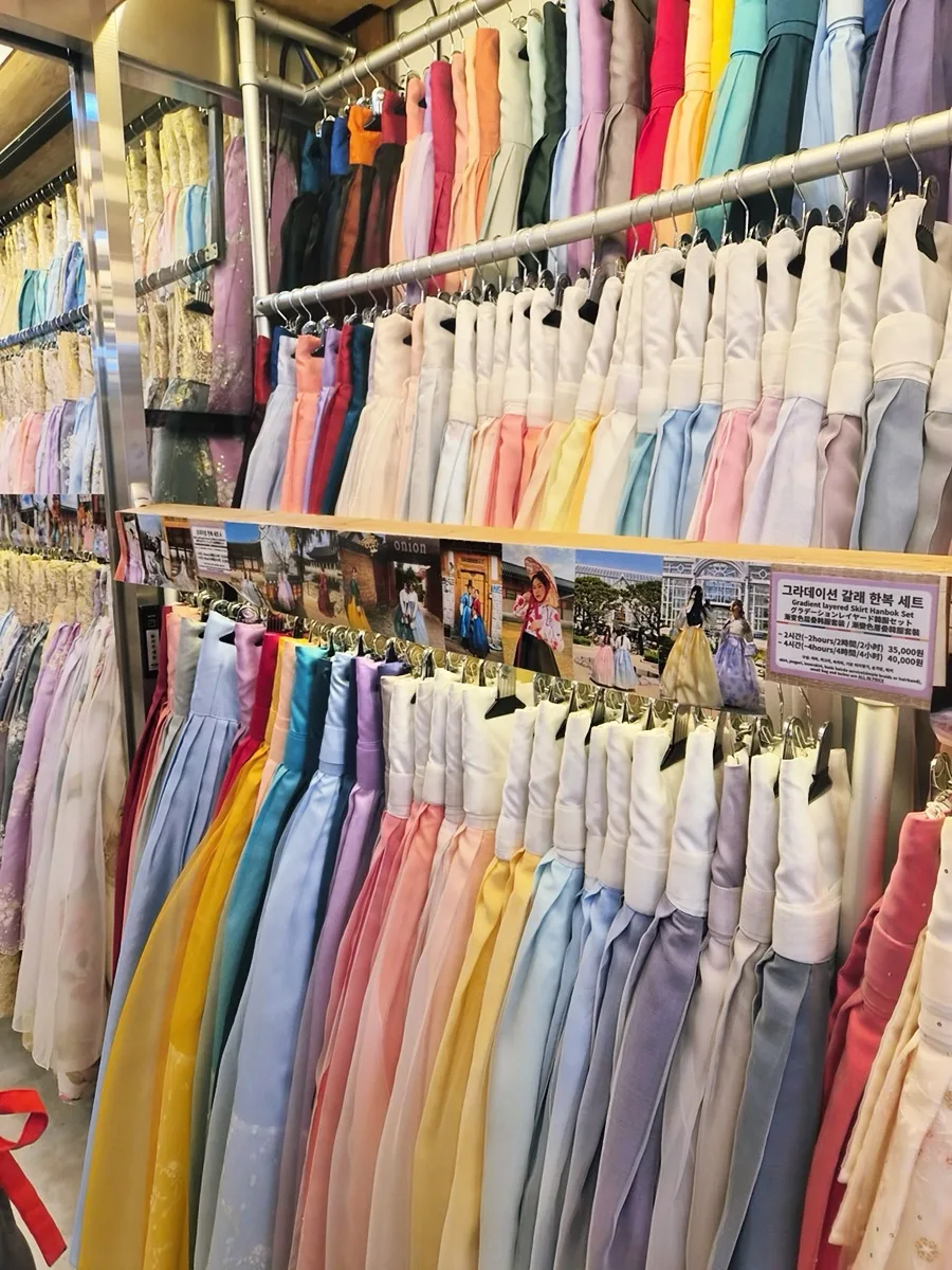 ビョルグント韓服 安国店 — 色とりどりの韓服スカート