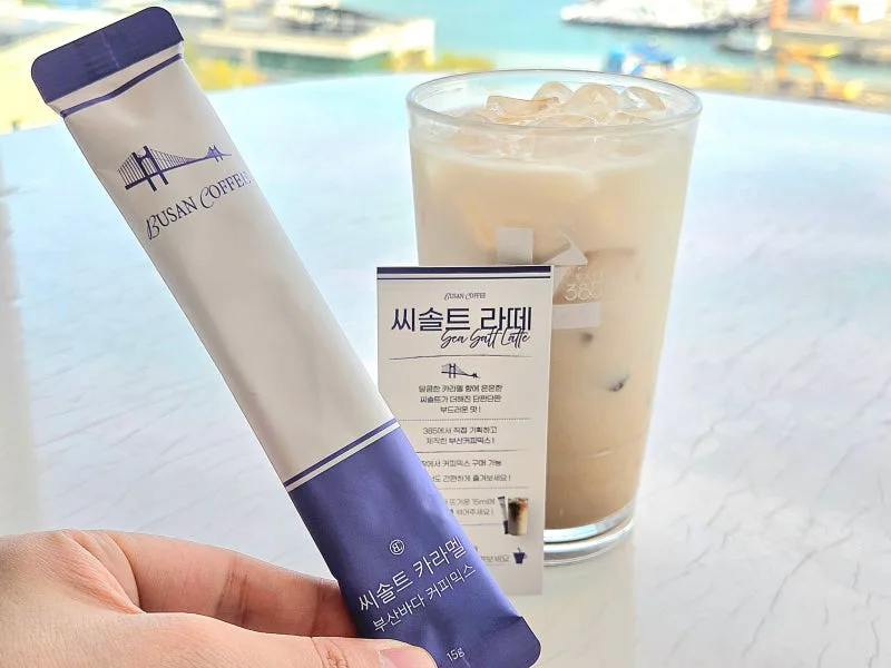 氷入りラテとスティックコーヒー