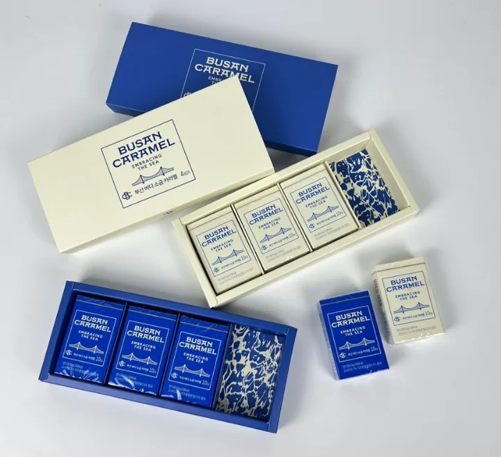青と白の箱に入った「BUSAN CARAMEL」のキャラメル