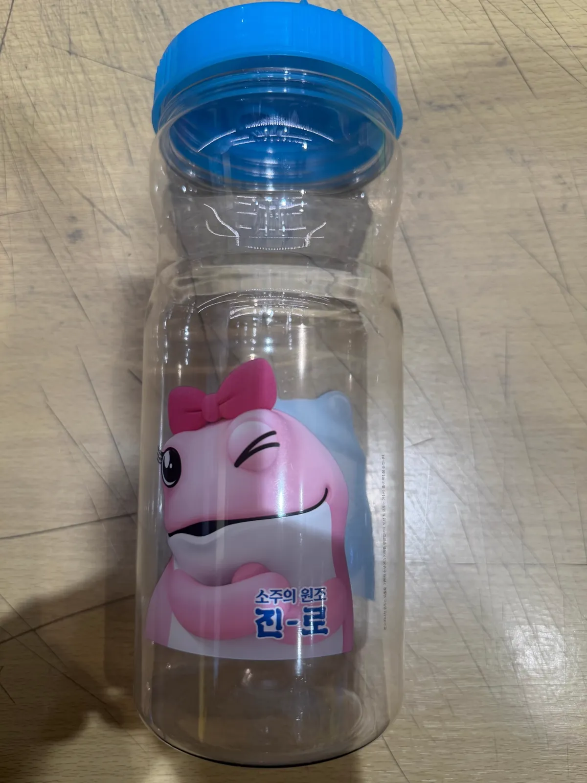 chacha 明洞店 — 眞露のカエルが描かれた透明ボトル(ピンク)