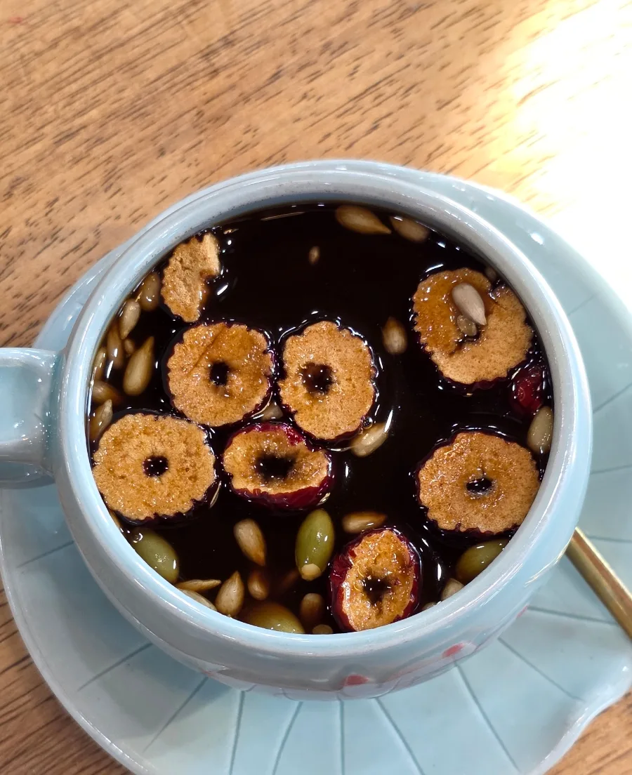 チャムダジョン — ナツメと種実を浮かべた韓方茶