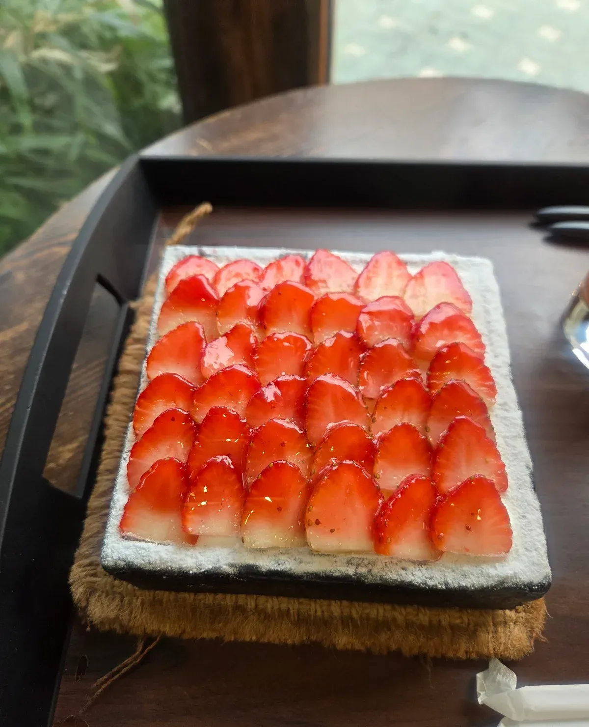 いちごを並べたフロマージュケーキ