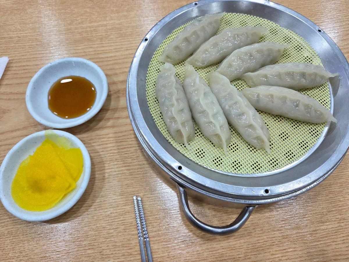 蒸し器に並んだマンドゥ