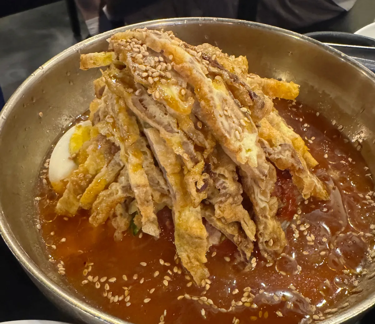 タドギネ・スップルクイ 本店 — 肉のチヂミをのせた冷麺