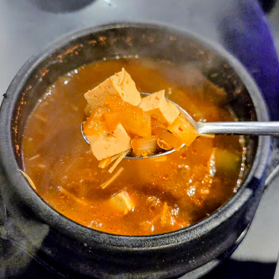 豆腐がたっぷり入ったテンジャンチゲ