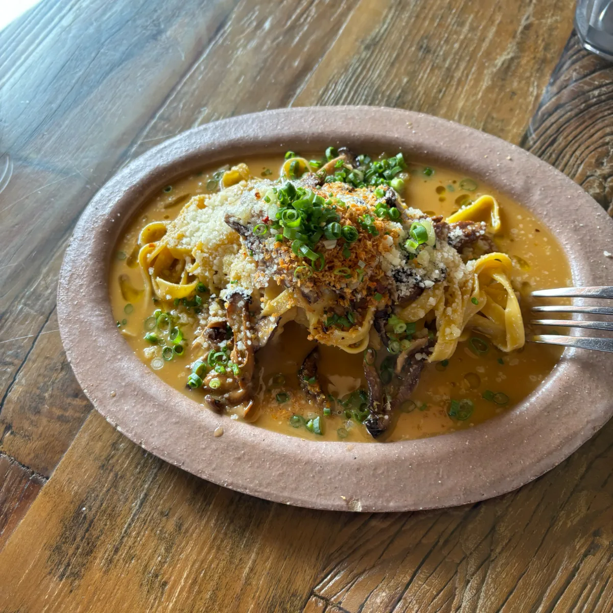 DANG DANG — きのこをのせたクリームパスタ