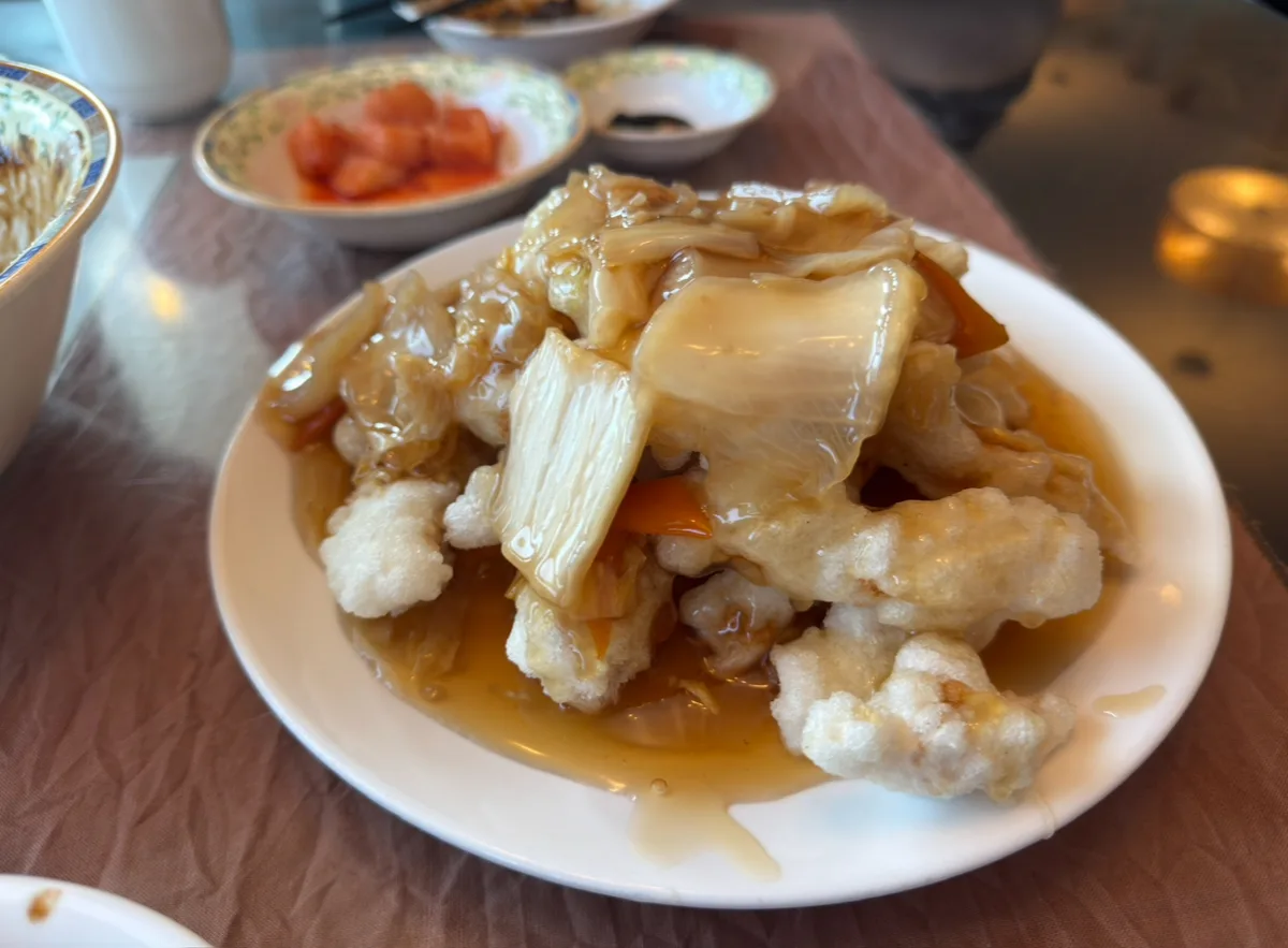徳盛園 中文洞店 — 甘酢あんをかけたタンスユク