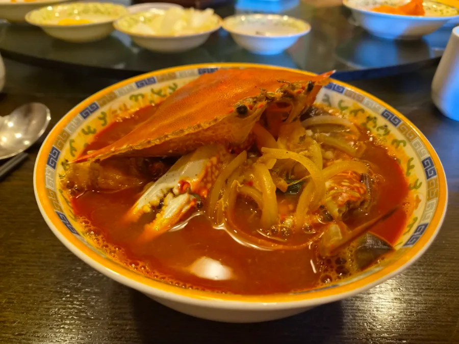 カニと玉ねぎがのったチャンポン