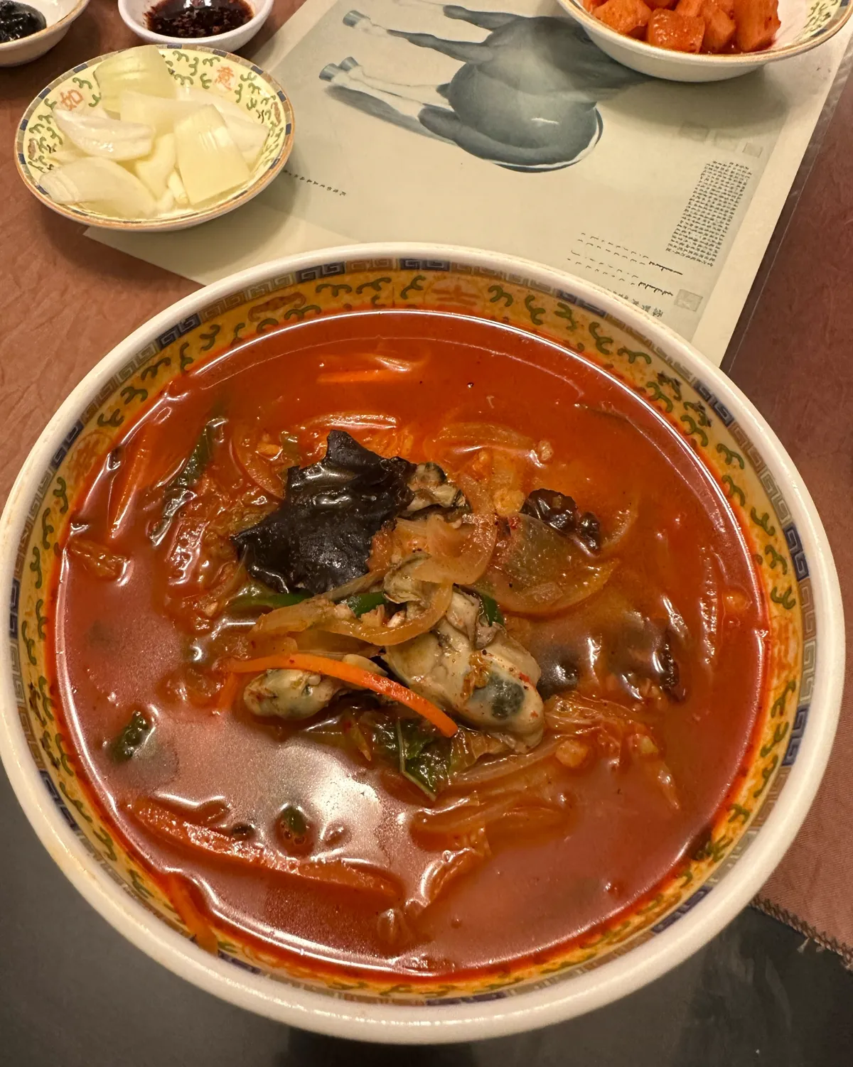 牡蠣が入った赤いチャンポン