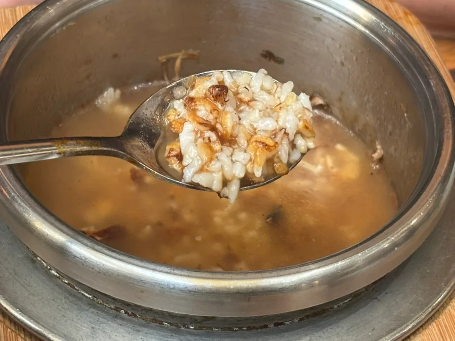湯でふやかした釜のおこげ