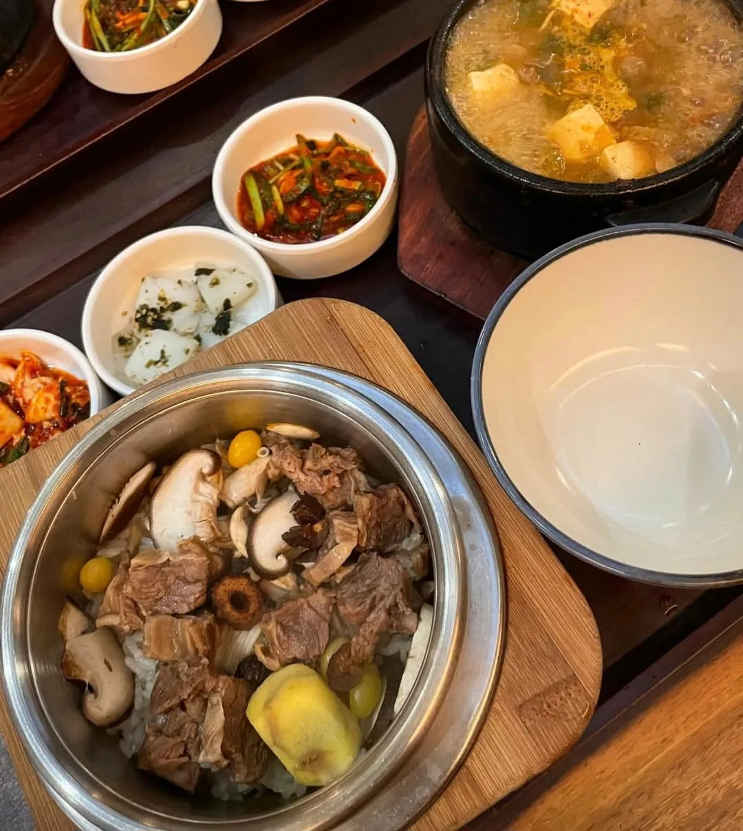 トマ 仁寺洞店 — カルビ釜飯とテンジャンチゲ、おかずの定食