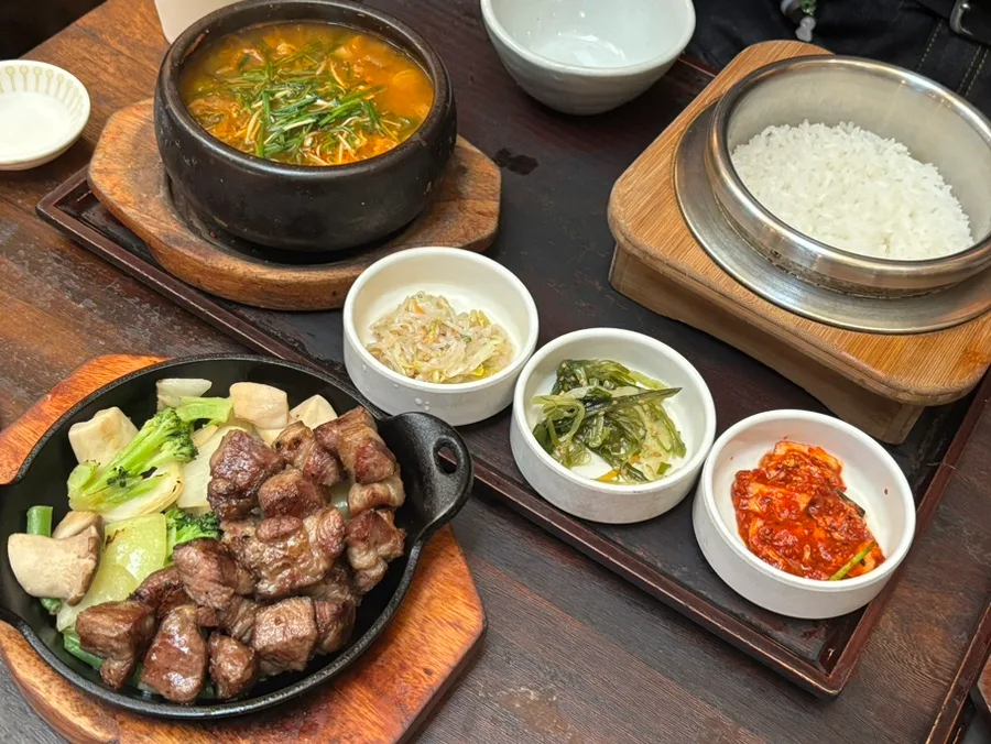 イベリコ豚肩ロースの炭火焼き定食