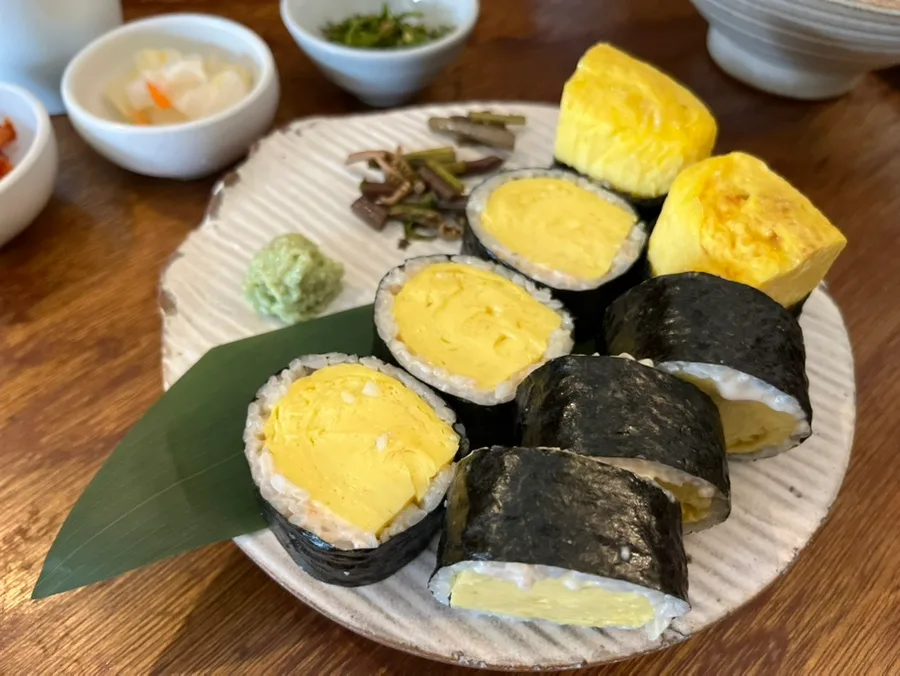 卵たっぷりのキンパとわさび