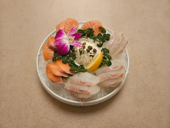 ヒラメとサーモンの刺身