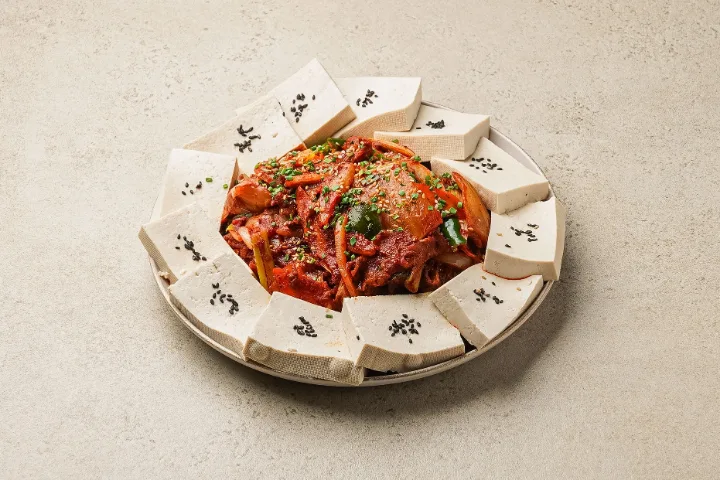 キムチ入り豚肉炒めと豆腐
