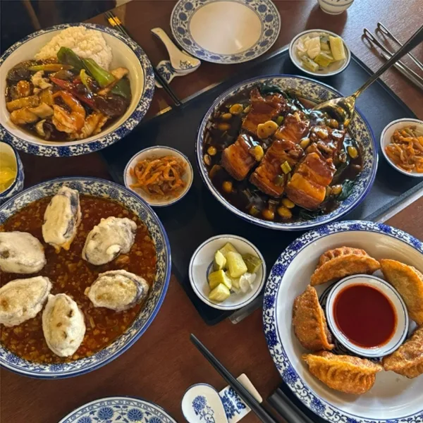 度量 — 中華料理が並ぶ食卓