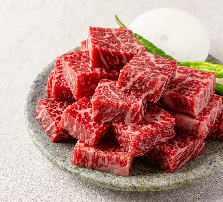 韓牛1++角切りサルチサル（100g）
