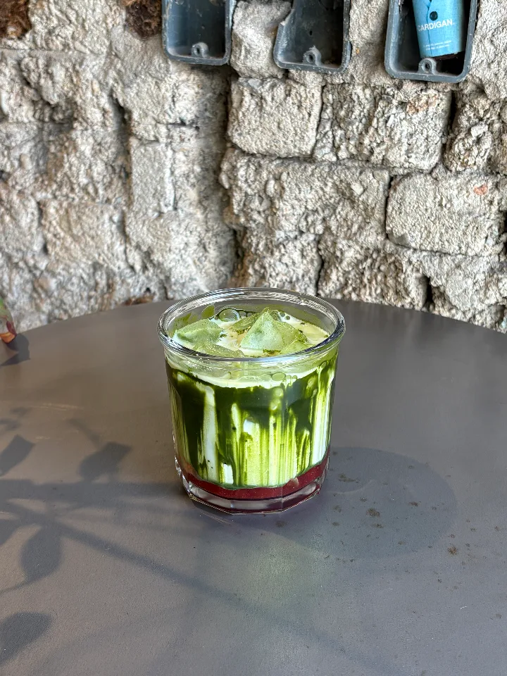 抹茶いちごラテ