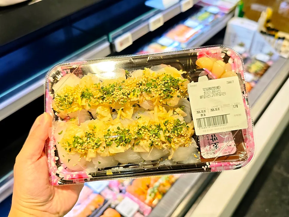 惣菜売り場のパック寿司
