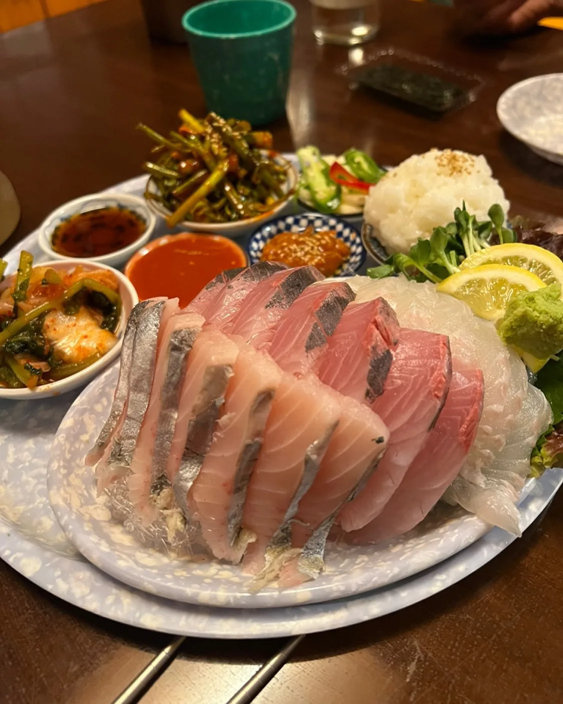 三種類の刺身と酢飯