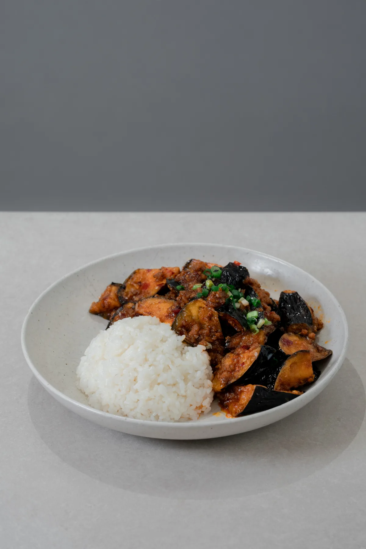 オヒャンウォン — ナス料理とご飯の一皿